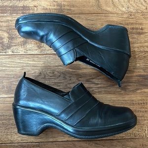 DANSKO Aubrey Black Leather Pleated Clogs Comfort Shoes Slip On Size 38
